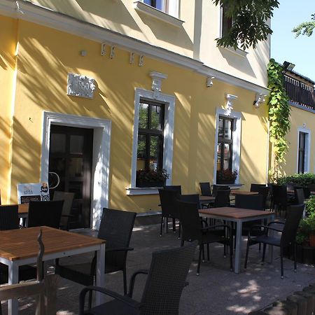 Hotel Zlaty Kriz Теплице Экстерьер фото