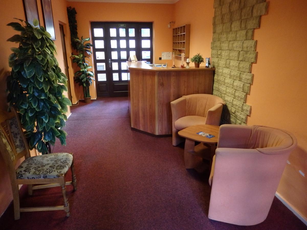 Hotel Zlaty Kriz Теплице Экстерьер фото