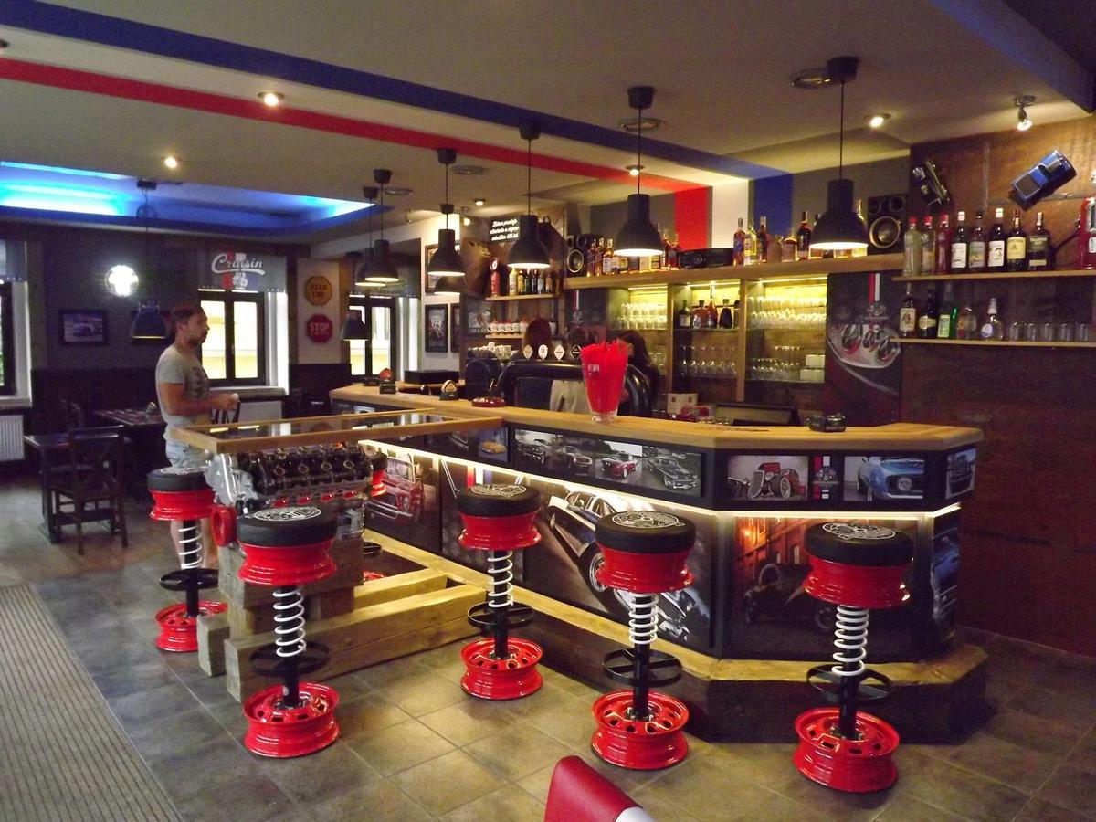 Hotel Zlaty Kriz Теплице Экстерьер фото