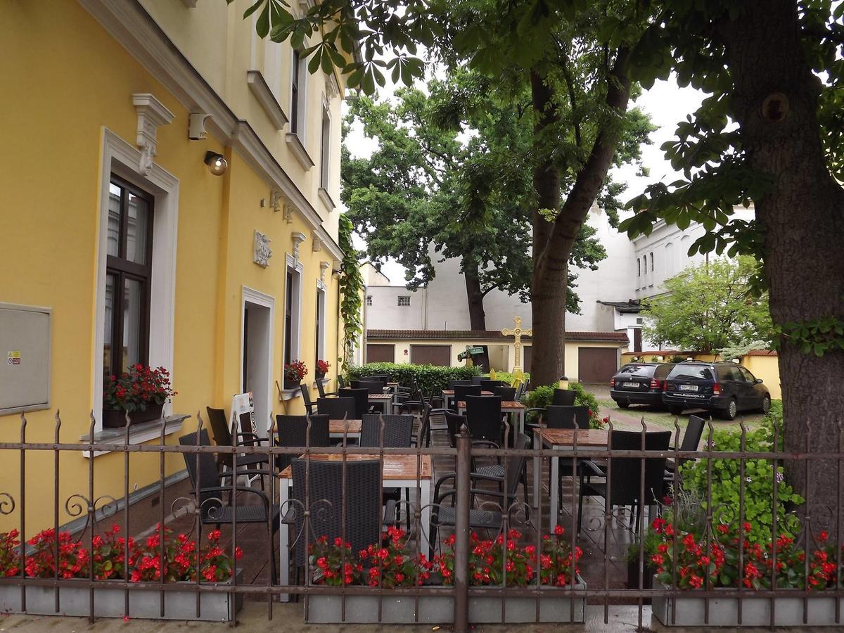 Hotel Zlaty Kriz Теплице Экстерьер фото