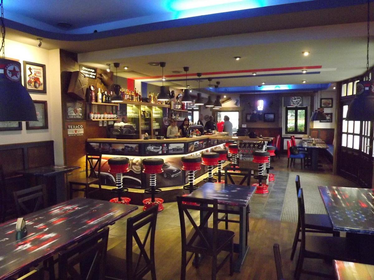 Hotel Zlaty Kriz Теплице Экстерьер фото