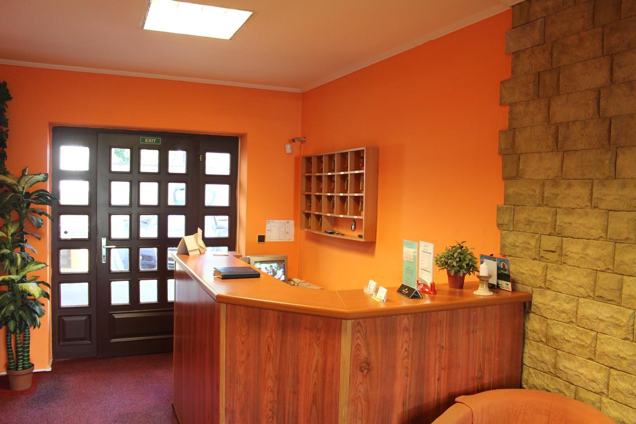 Hotel Zlaty Kriz Теплице Экстерьер фото