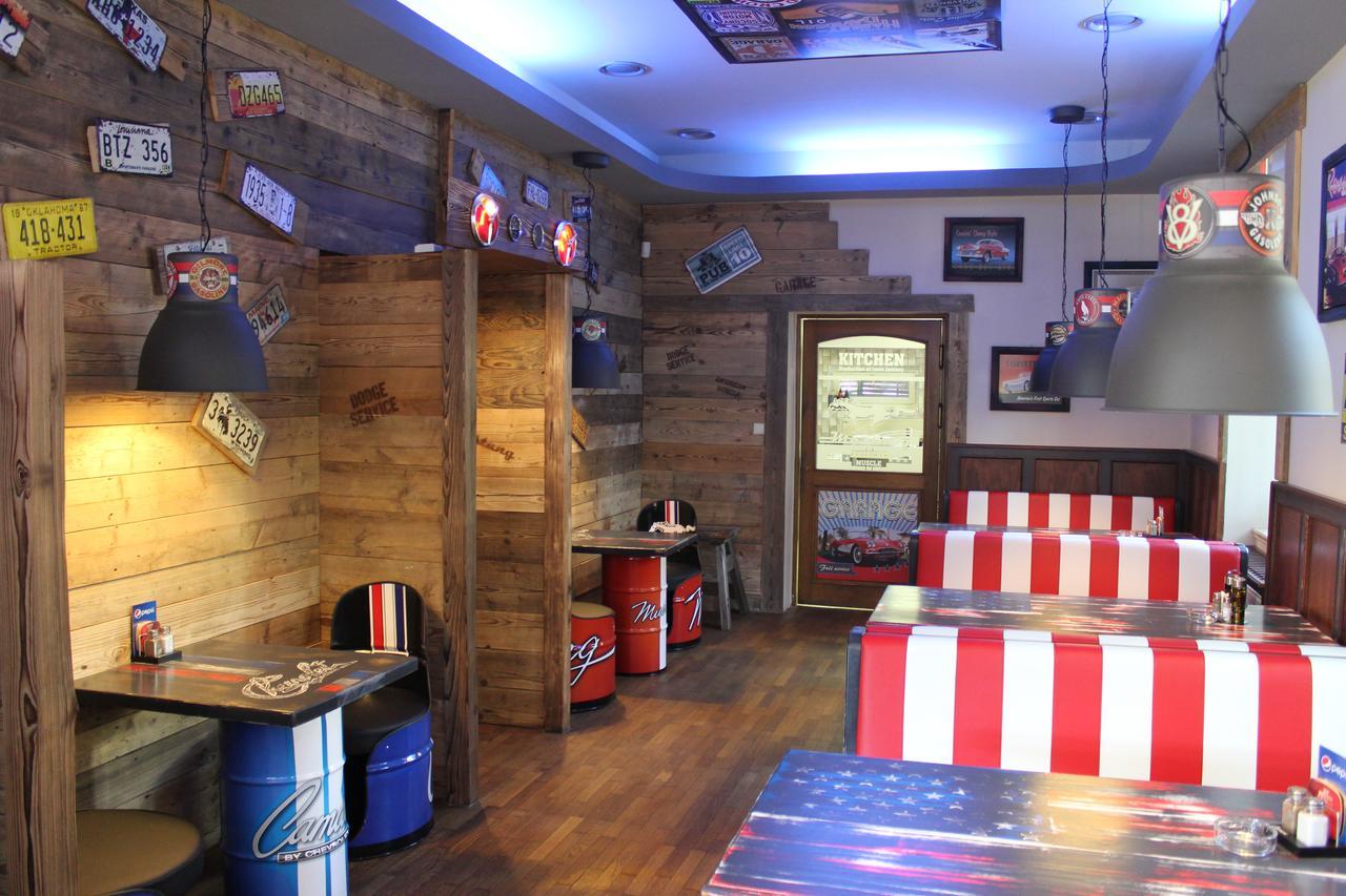 Hotel Zlaty Kriz Теплице Экстерьер фото