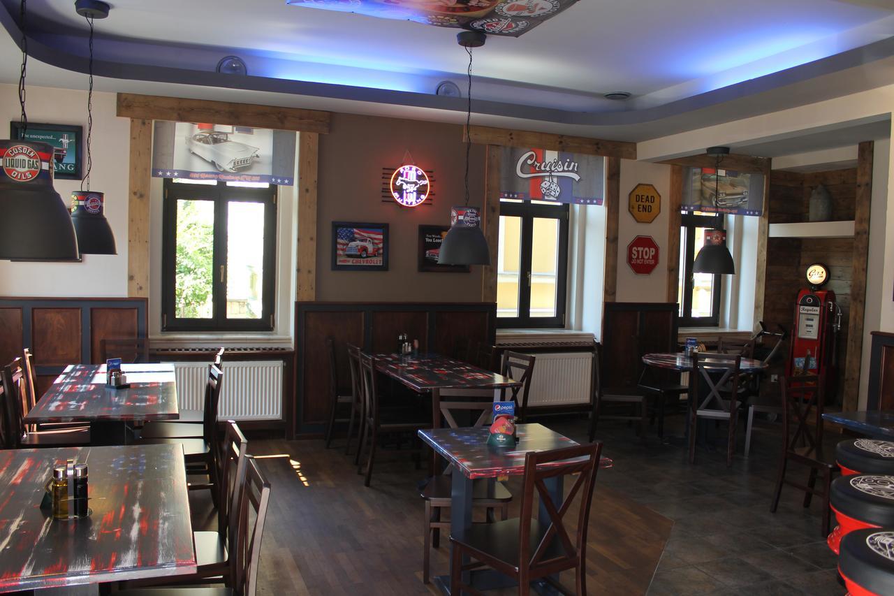 Hotel Zlaty Kriz Теплице Экстерьер фото