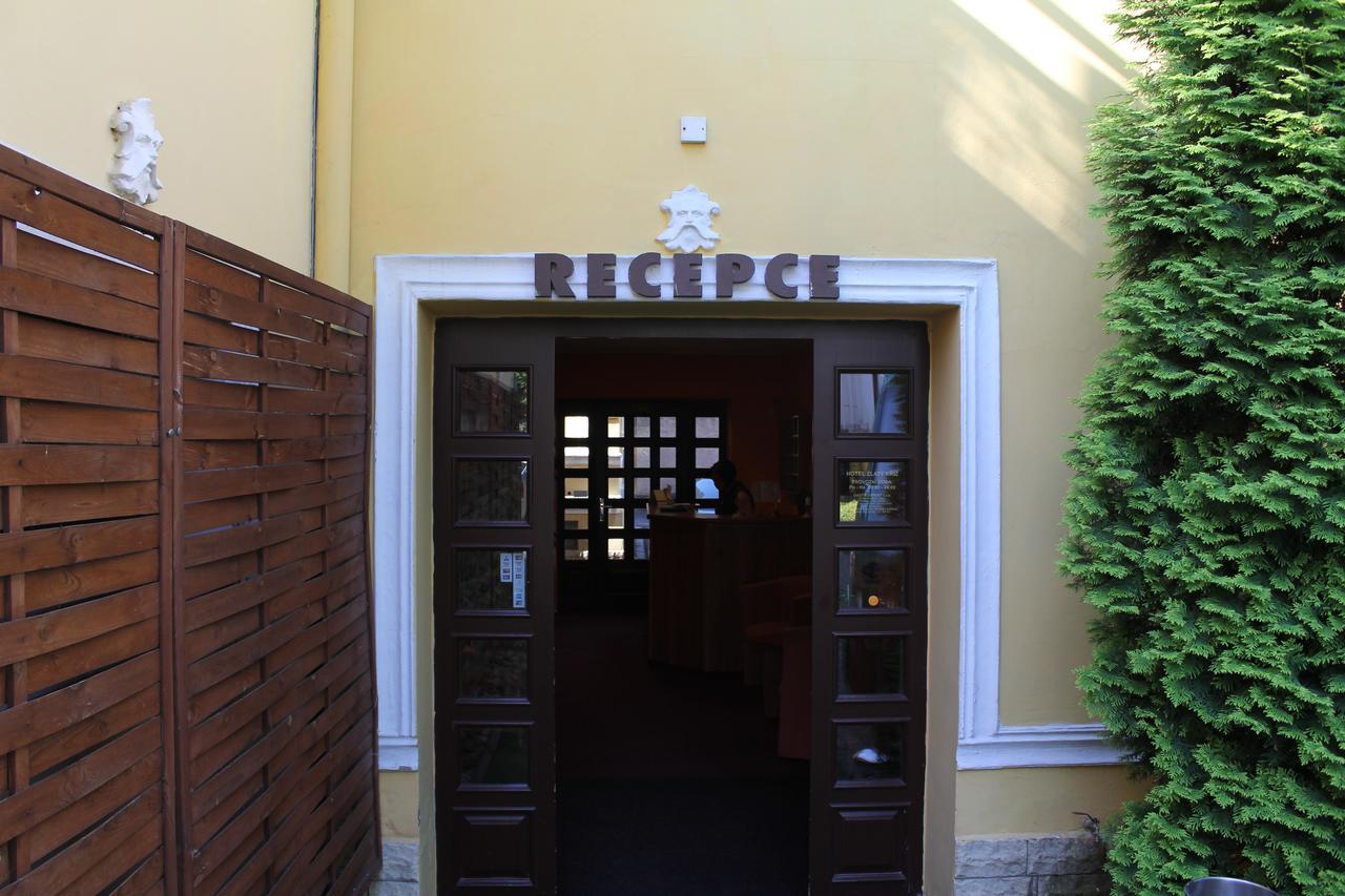 Hotel Zlaty Kriz Теплице Экстерьер фото