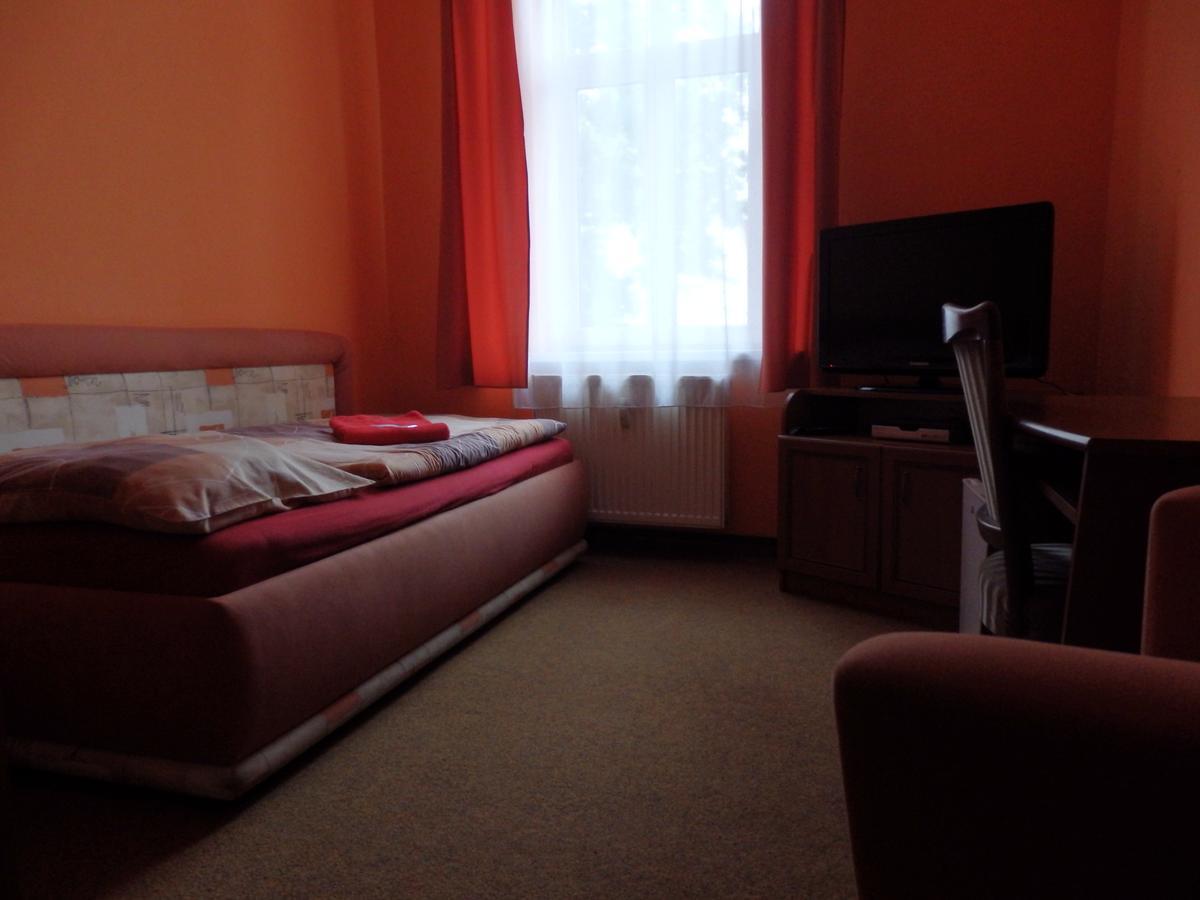 Hotel Zlaty Kriz Теплице Экстерьер фото