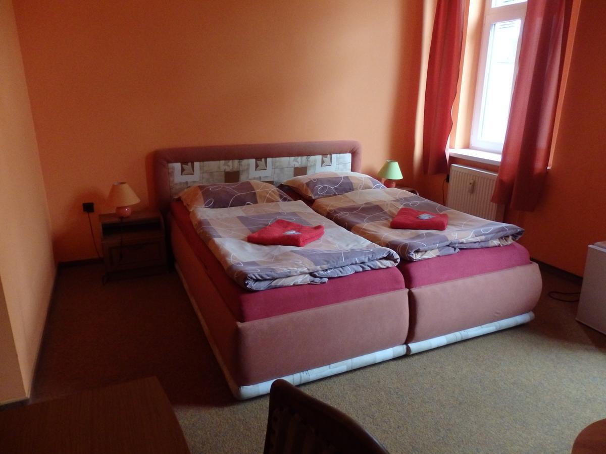 Hotel Zlaty Kriz Теплице Экстерьер фото