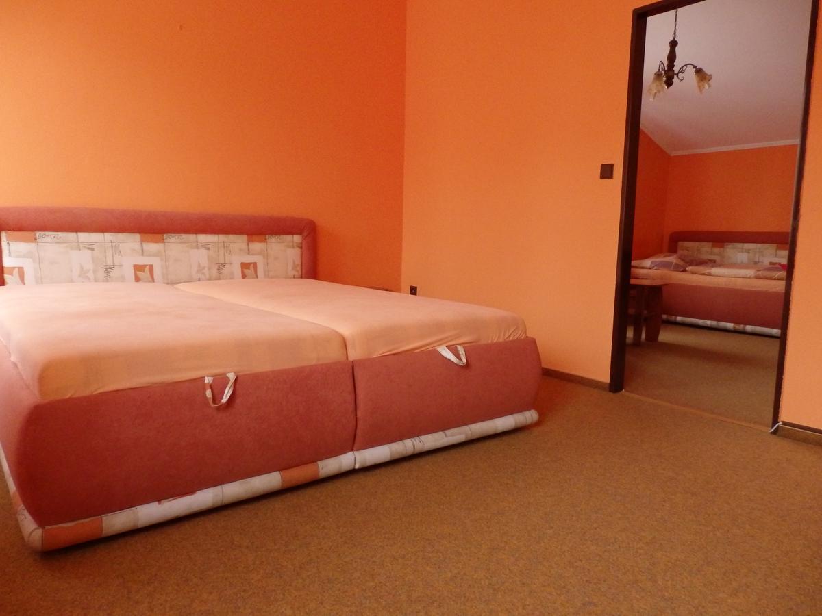 Hotel Zlaty Kriz Теплице Экстерьер фото